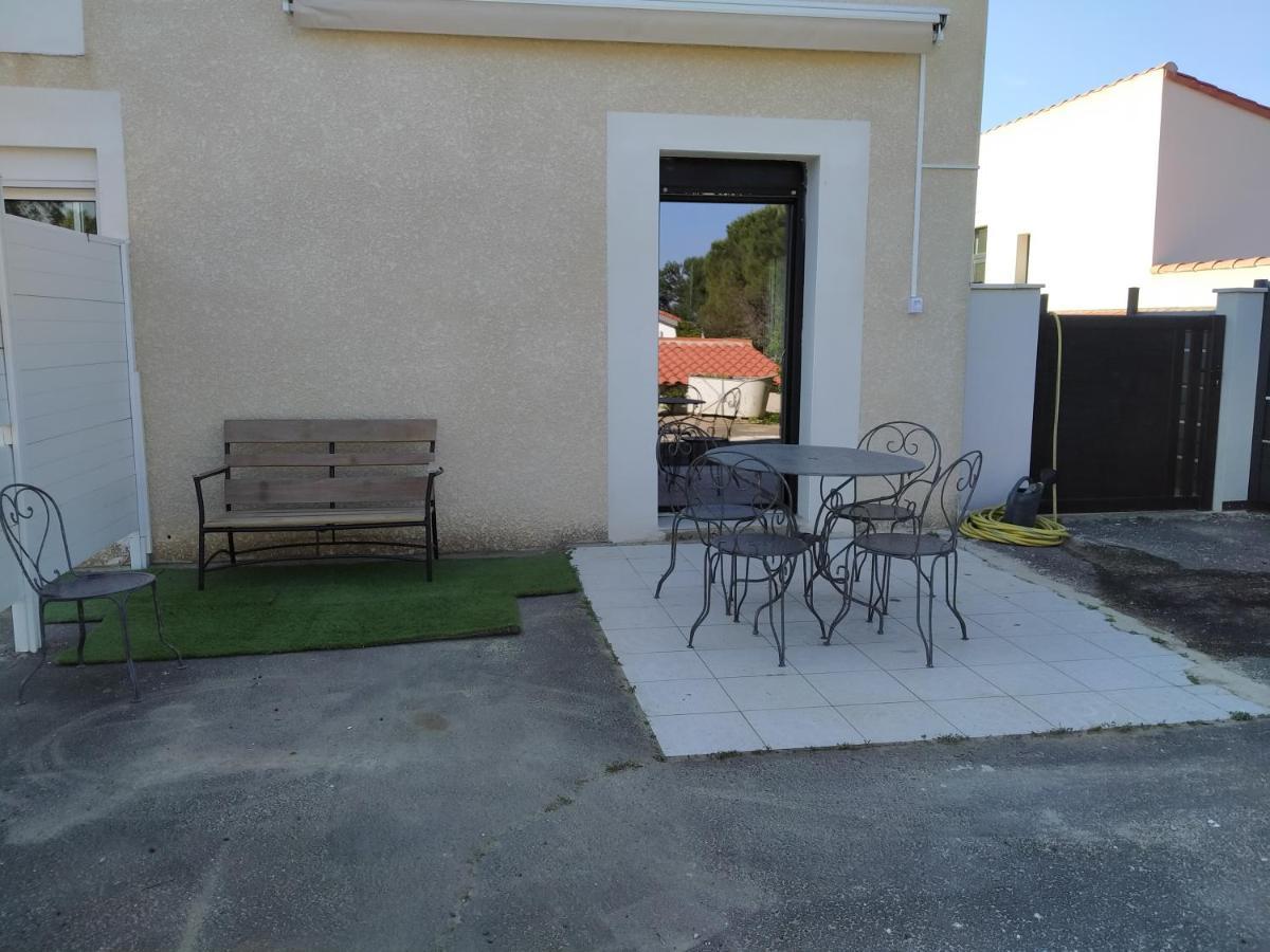 Logement Entre Mer Et Montagne Roujan Exterior photo